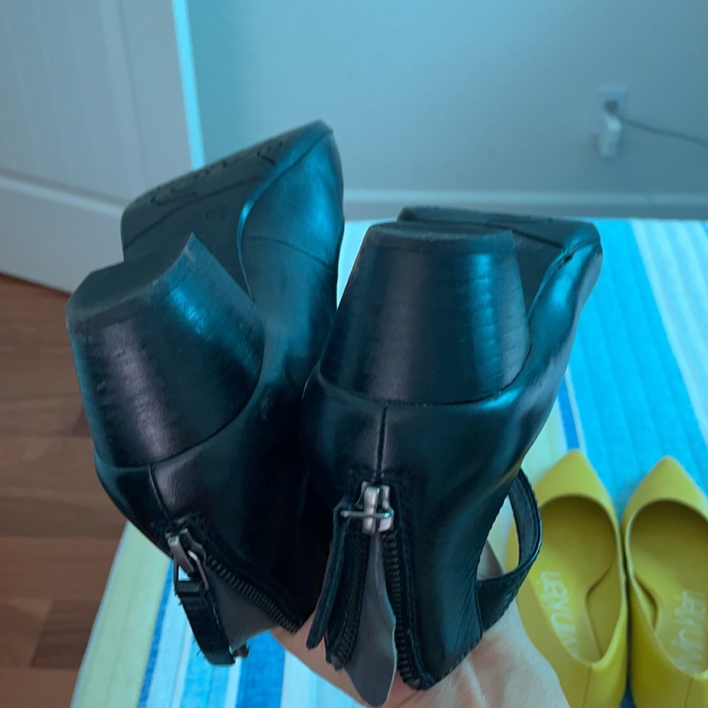 Shoes - Picture 3 of 4